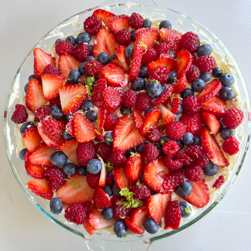 Tarte sans cuisson aux petits fruits et au fromage 